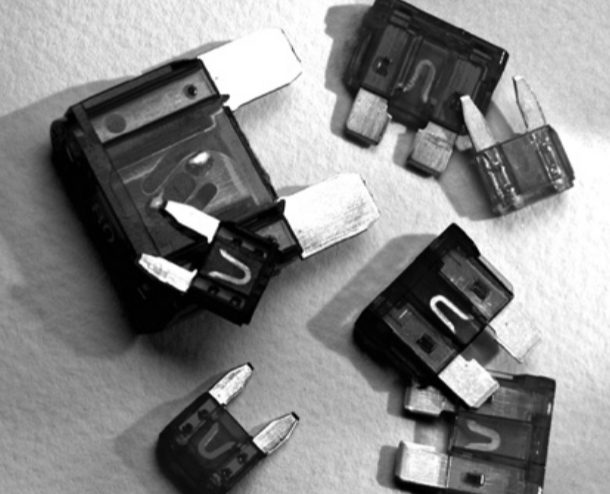 聚砜类树脂车用保险丝壳体应用，透明、耐热、介电性能优异